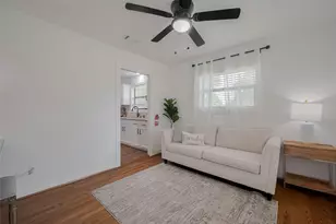 8057 Ridgeview Dr, Houston, TX 77055 - Photo 7
