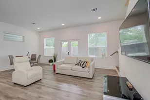 970 Highland Sound Ln, Houston, TX 77091 - Photo 11