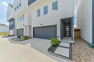 8321 Springwood Cyn Ln, Houston, TX 77055 - Photo 5
