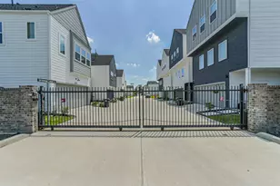 8321 Springwood Cyn Ln, Houston, TX 77055 - Photo 3