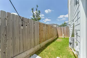 8321 Springwood Cyn Ln, Houston, TX 77055 - Photo 11