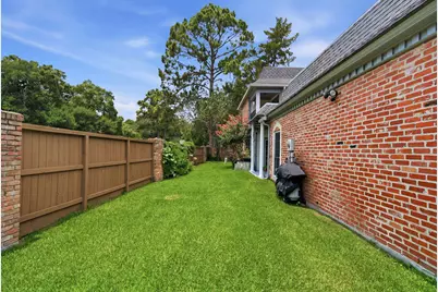 9584 Briar Forest Drive, Houston, TX 77063 - Photo 31