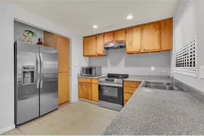 10415 Leawood Boulevard, Houston, TX 77099 - Photo 15