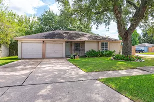 10415 Leawood Blvd, Houston, TX 77099 - Photo 1