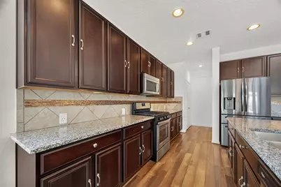 13019 Foxwood Creek Lane, Houston, TX 77044 - Photo 9