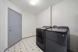 727 Bunker Hill Rd, Houston, TX 77024 - Photo 35