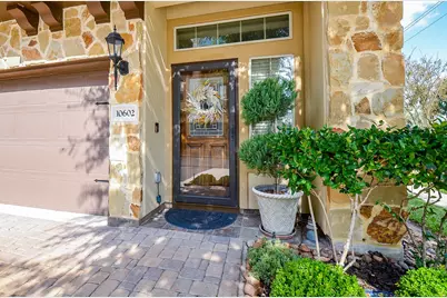 10602 Enclave Shadows Court, Houston, TX 77043 - Photo 11