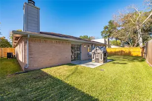 10215 Kirkwren Dr, Houston, TX 77089 - Photo 23