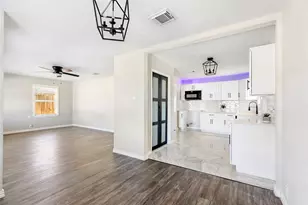 6152 Doulton Dr, Houston, TX 77033 - Photo 11