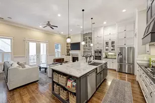 1010 Nicholson St, Houston, TX 77008 - Photo 11