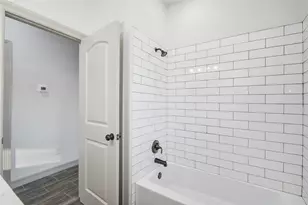 52 Leeder Ct, Lake Jackson, TX 77566 - Photo 31