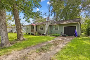 385 W Smith St, Sour Lake, TX 77659 - Photo 15