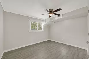 107 E Willowick Ave, Friendswood, TX 77546 - Photo 11