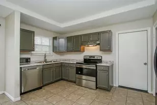 10819 Royal Tricia Dr, Conroe, TX 77303 - Photo 3