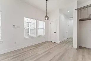 725 E 37th St, Houston, TX 77022 - Photo 9