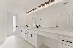 725 E 37th St, Houston, TX 77022 - Photo 33