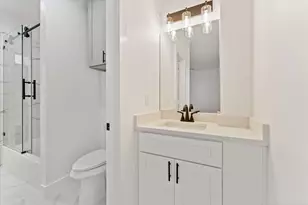 725 E 37th St, Houston, TX 77022 - Photo 23