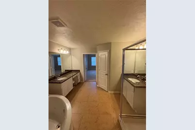 2614 Enclave At Shady Acres Court, Houston, TX 77008 - Photo 9