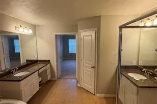 2614 Enclave At Shady Acres Ct, Houston, TX 77008 - Photo 9