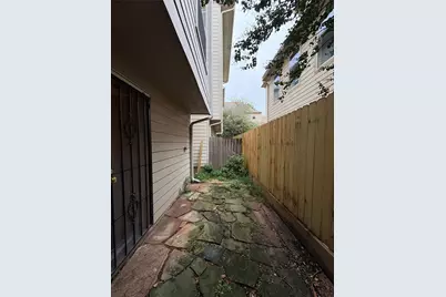2614 Enclave At Shady Acres Court, Houston, TX 77008 - Photo 15