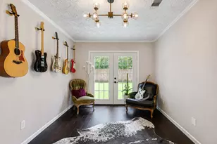 8647 Suburban Oaks Rd, Houston, TX 77093 - Photo 13