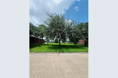 101 Knight Street, Angleton, TX 77515 - Photo 1
