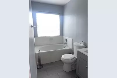 15327 Summerlyn Point Lane, Houston, TX 77053 - Photo 25