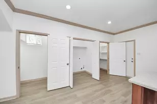 5947 Southseas St, Houston, TX 77033 - Photo 21