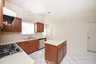 9731 New Kent Dr, Sugar Land, TX 77498 - Photo 11