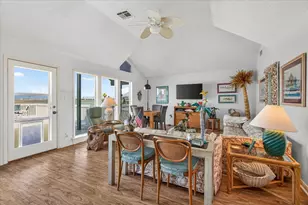 427 Tahiti Rd, Tiki Island, TX 77554 - Photo 13