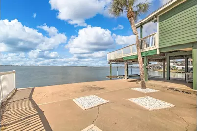 427 Tahiti Road, Tiki Island, TX 77554 - Photo 11