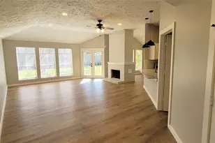 322 Village Creek Dr, Webster, TX 77598 - Photo 3
