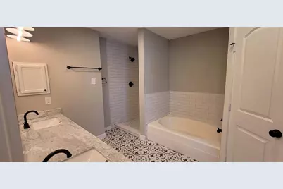 322 Village Creek Drive, Webster, TX 77598 - Photo 9