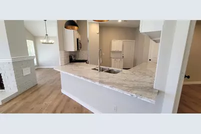 322 Village Creek Drive, Webster, TX 77598 - Photo 5