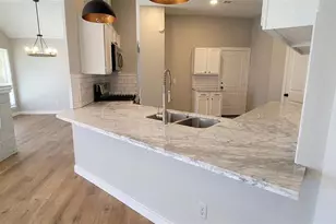 322 Village Creek Dr, Webster, TX 77598 - Photo 5