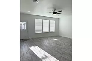 7710 Darnay Dr, Houston, TX 77033 - Photo 13