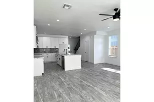 7710 Darnay Dr, Houston, TX 77033 - Photo 11