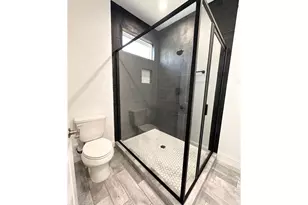 7710 Darnay Dr, Houston, TX 77033 - Photo 23