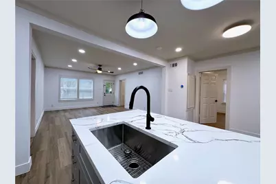 1912 McDuffie, Houston, TX 77019 - Photo 9
