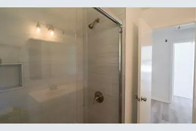 10221 Bretton Drive, Houston, TX 77016 - Photo 27