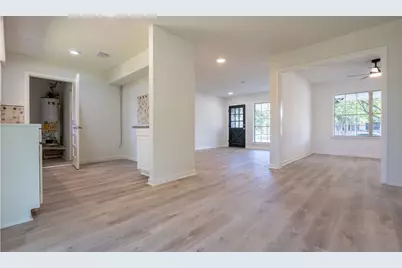 10221 Bretton Drive, Houston, TX 77016 - Photo 11