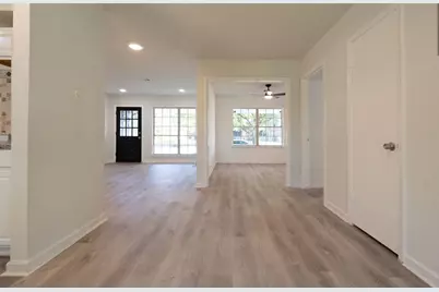 10221 Bretton Drive, Houston, TX 77016 - Photo 23