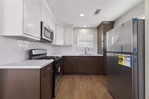 7927 Brays St, Houston, TX 77012 - Photo 9