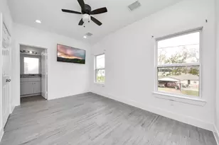 8305 Prairie View Dr, Houston, TX 77088 - Photo 15