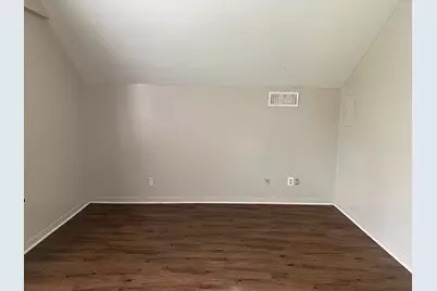 800 Travis Street #Attic, Columbus, TX 78934 - Photo 5
