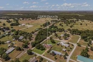 22209 Pierce St, Navasota, TX 77868 - Photo 3