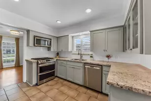 7706 Meadowbriar Ln, Houston, TX 77063 - Photo 7