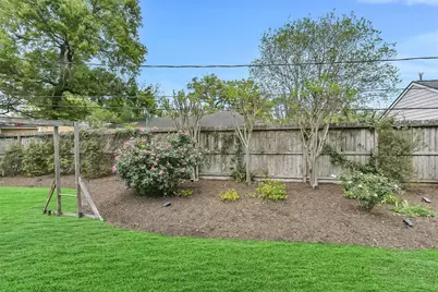 7706 Meadowbriar Lane, Houston, TX 77063 - Photo 23
