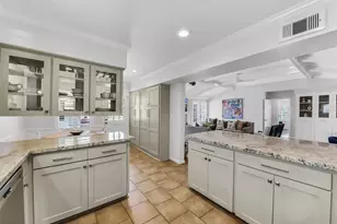 7706 Meadowbriar Ln, Houston, TX 77063 - Photo 5