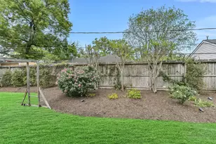 7706 Meadowbriar Ln, Houston, TX 77063 - Photo 23
